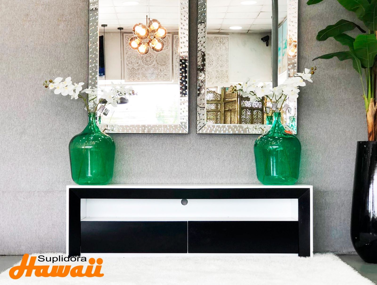 MUEBLE TV BLANCO CON NEGRO 72PZS